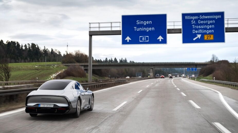 Mercedes-Benz-Vision-EQXX-autobahn