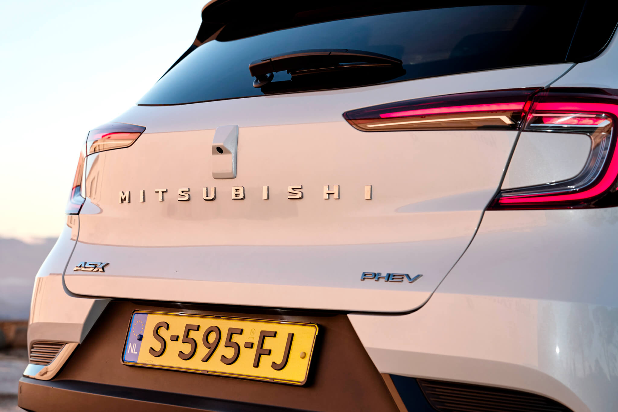 Mitsubishi ASX lettering traseiro