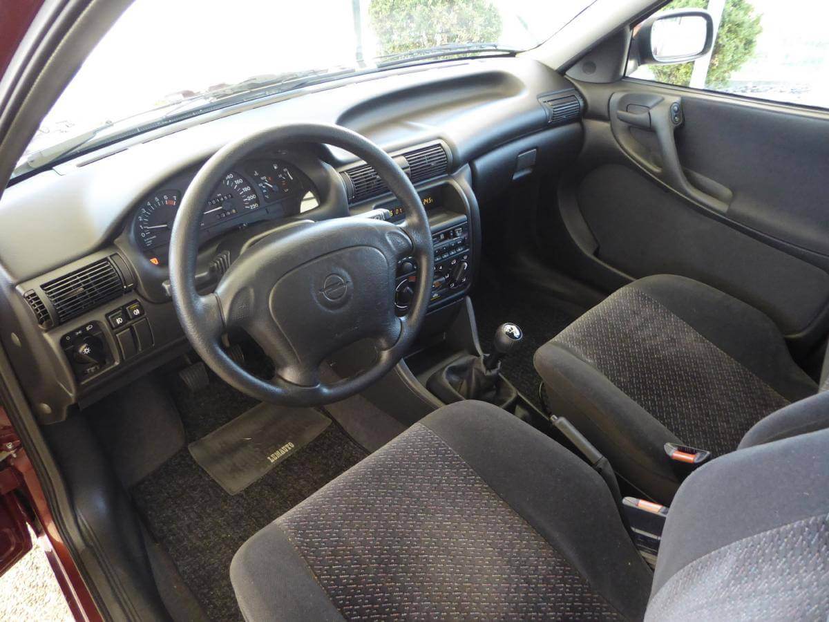 Opel Astra F interior