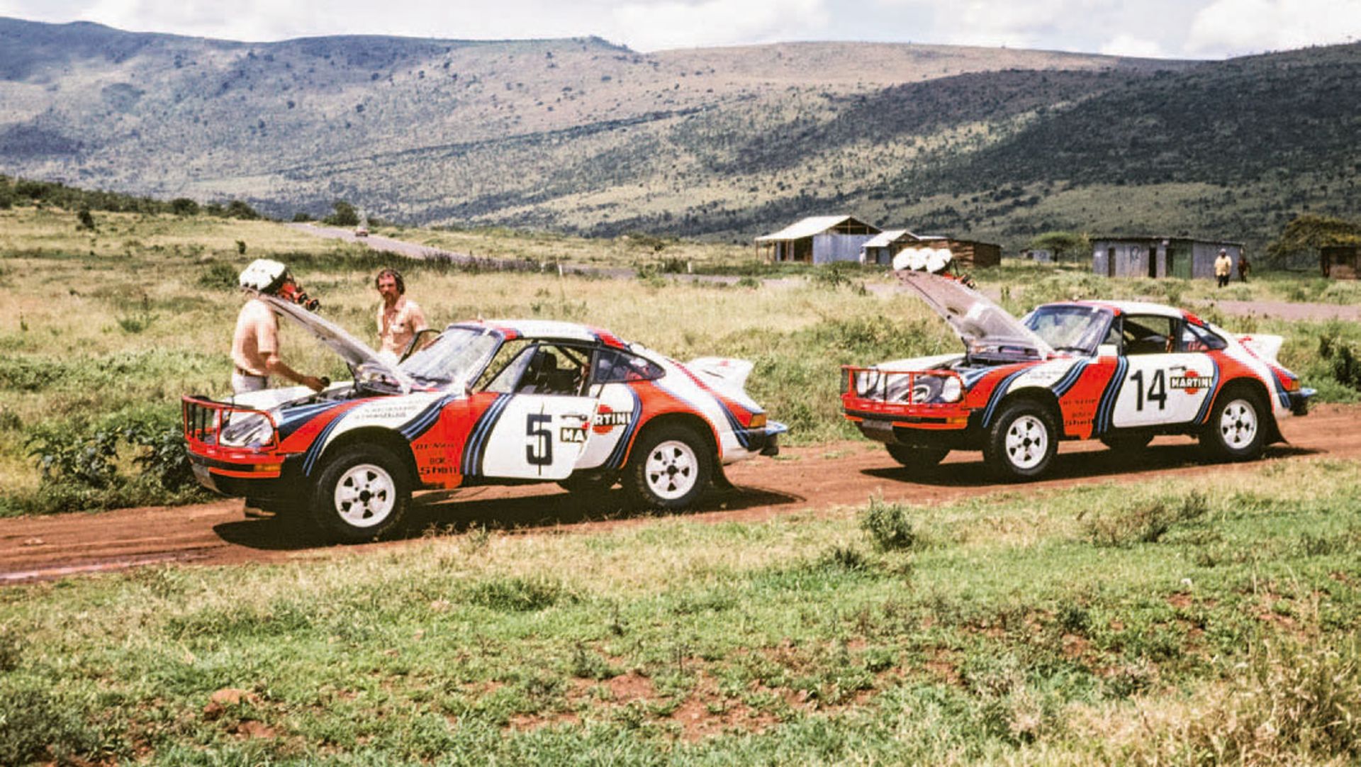 Os dois Porsche 911 SC Safari no Rali Safari de 1978.