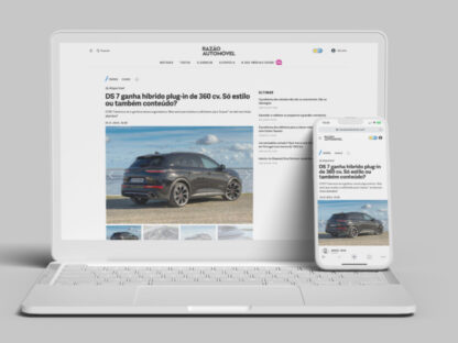 Website Razão Automóvel no laptop e smartphone