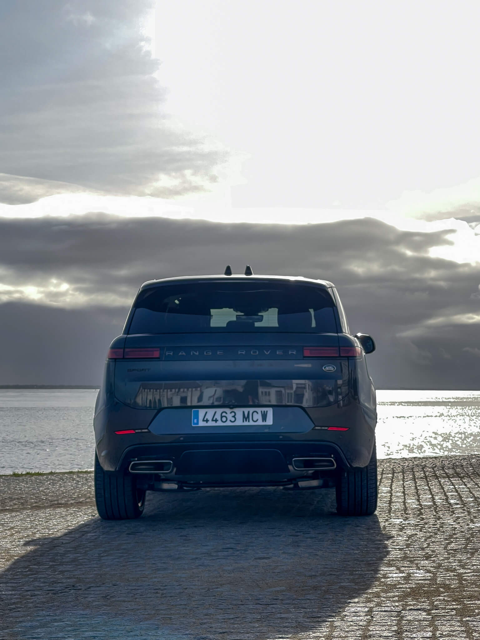 Range Rover Sport PHEV traseira