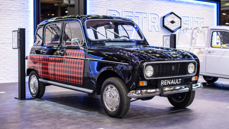 Renault 4L Retrofit no REtromobile 2023
