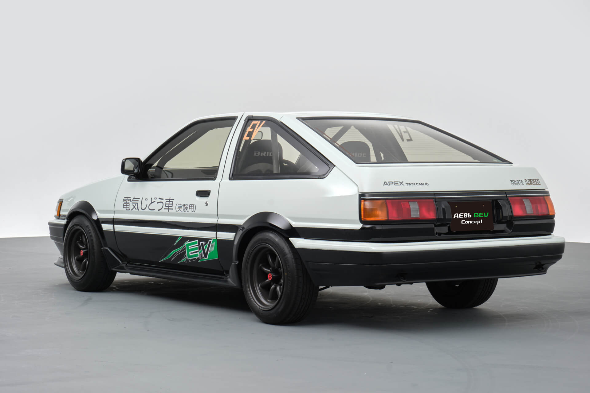 Toyota AE86 vista traseira 3/4