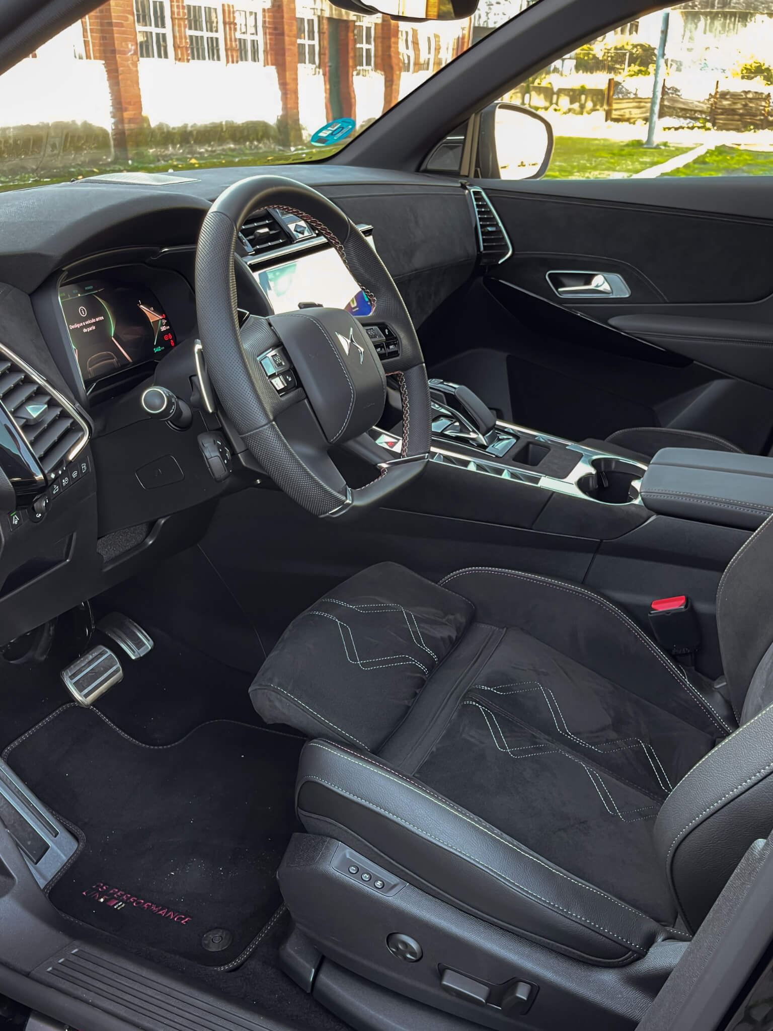 Interior do DS 7 E-Tense 360