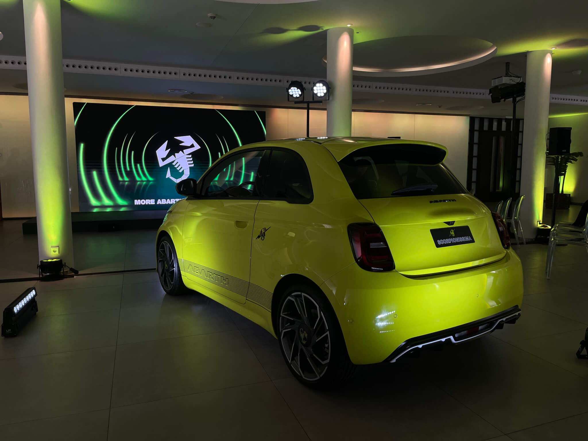 Apresentacao Abarth 500e, traseira