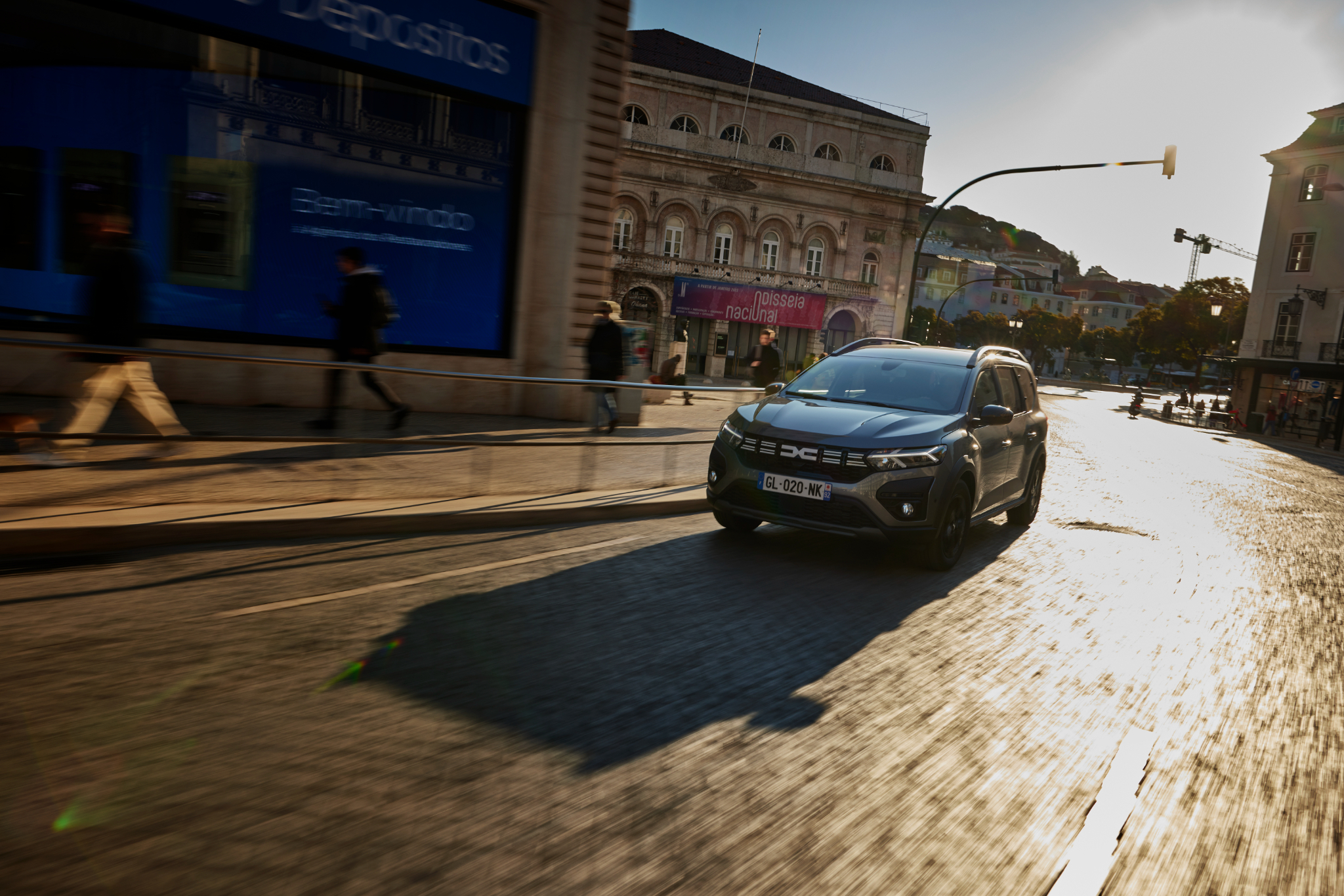 Dacia Jogger Hybrid 140 em cidade