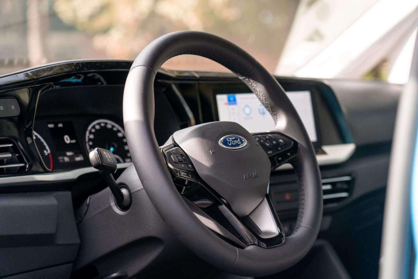 Ford Tourneo Connect pormenor volante