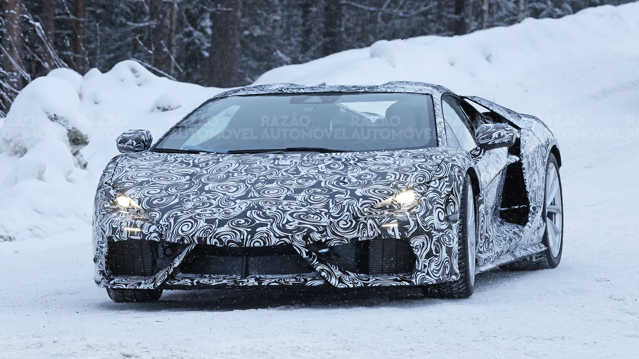 foto-espia do sucessor do Lamborghini Aventador, frente