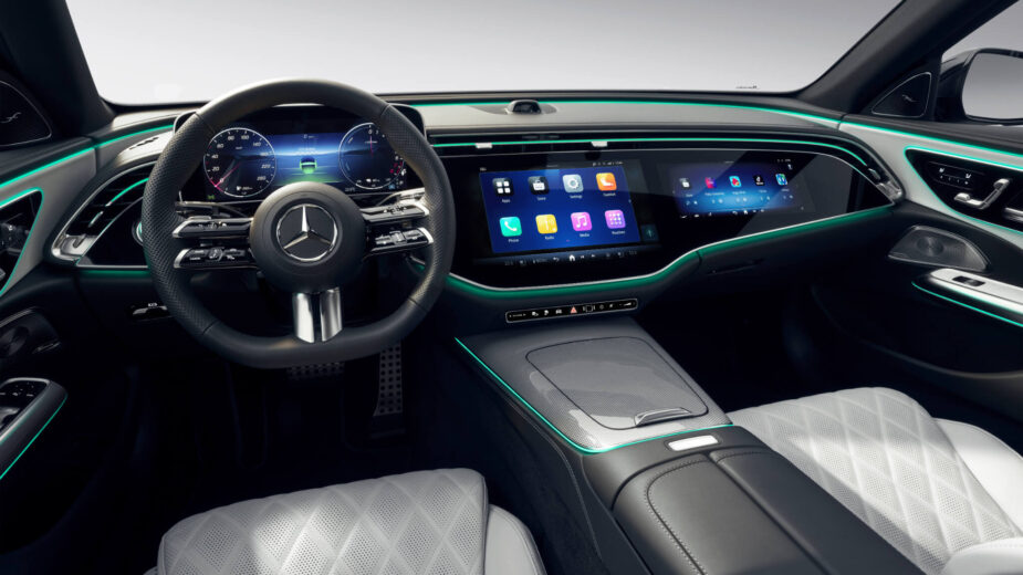 Interior do novo Mercedes-Benz Classe E com MBUX Superscreen