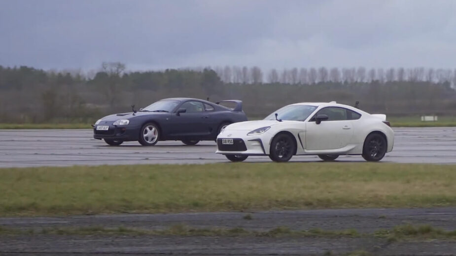 Toyota GR86 vs Toyota Supra drag race