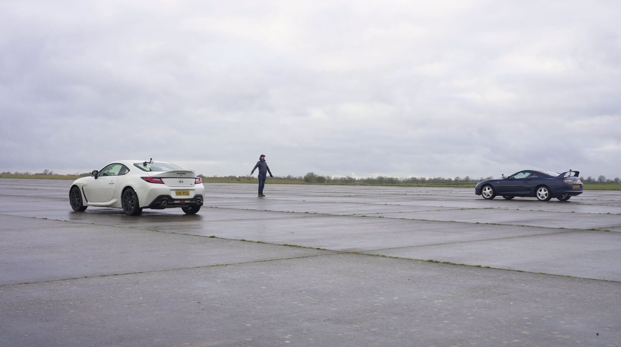 Toyota GR86 vs Toyota Supra drag race 1