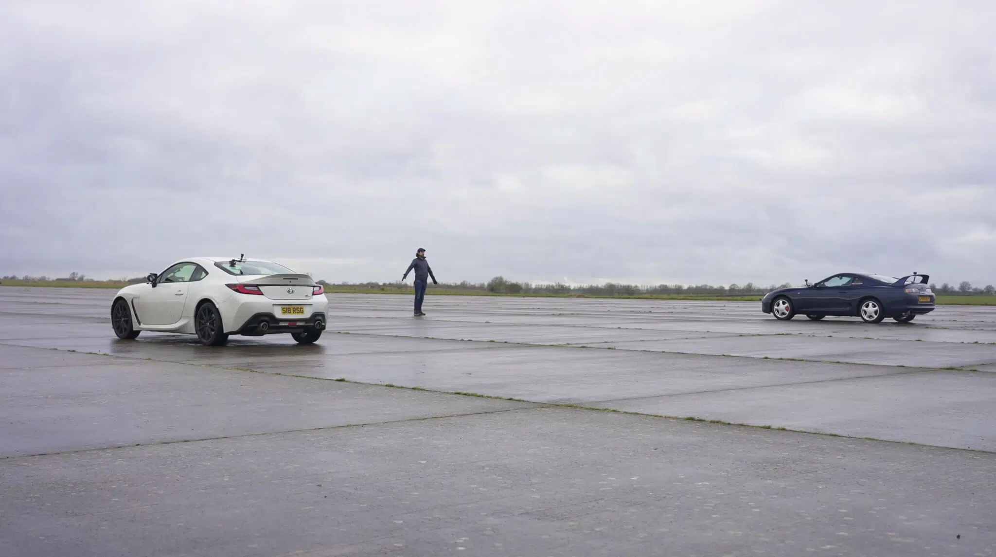 Toyota GR86 vs Toyota Supra drag race 1