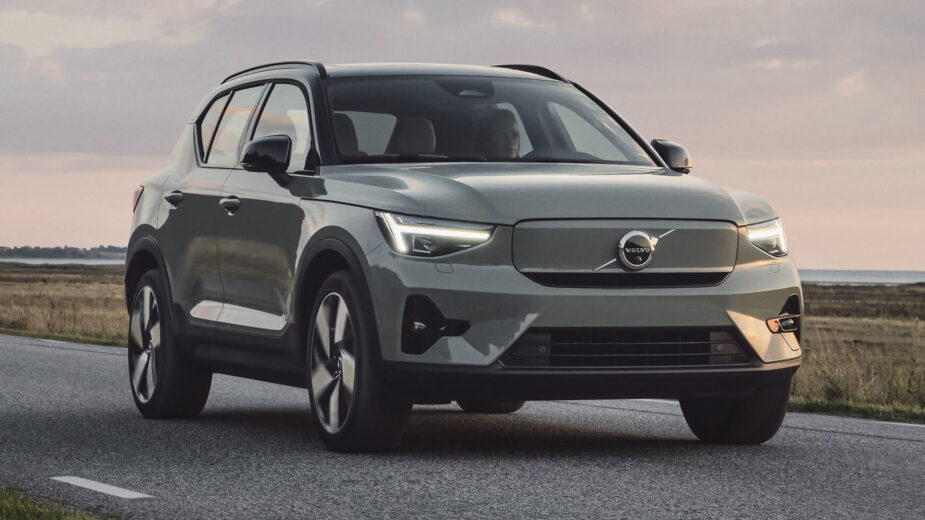 Volvo XC40 Recharge vista dianteira 3/4