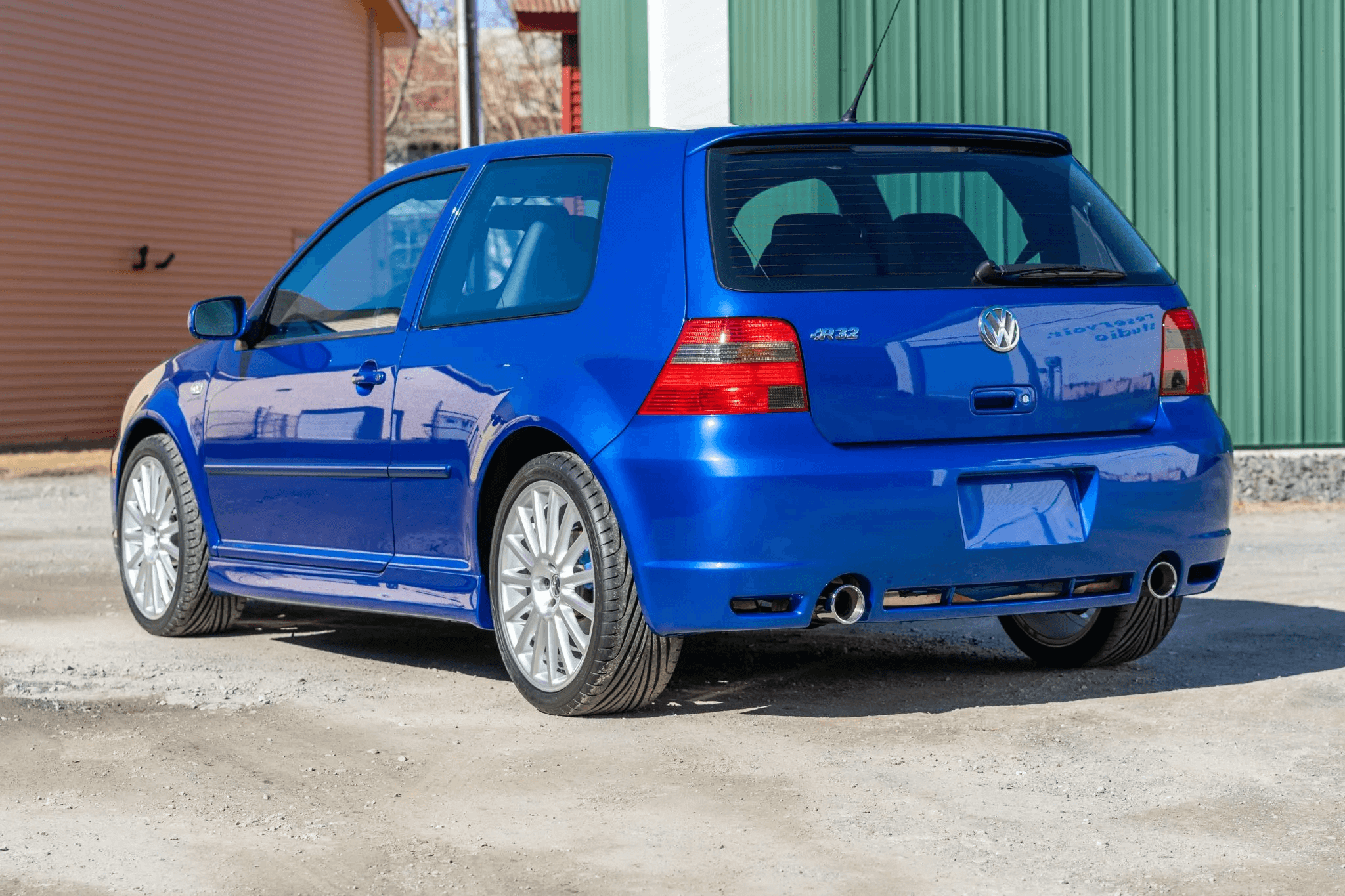 Volkswagen Golf R32 traseira