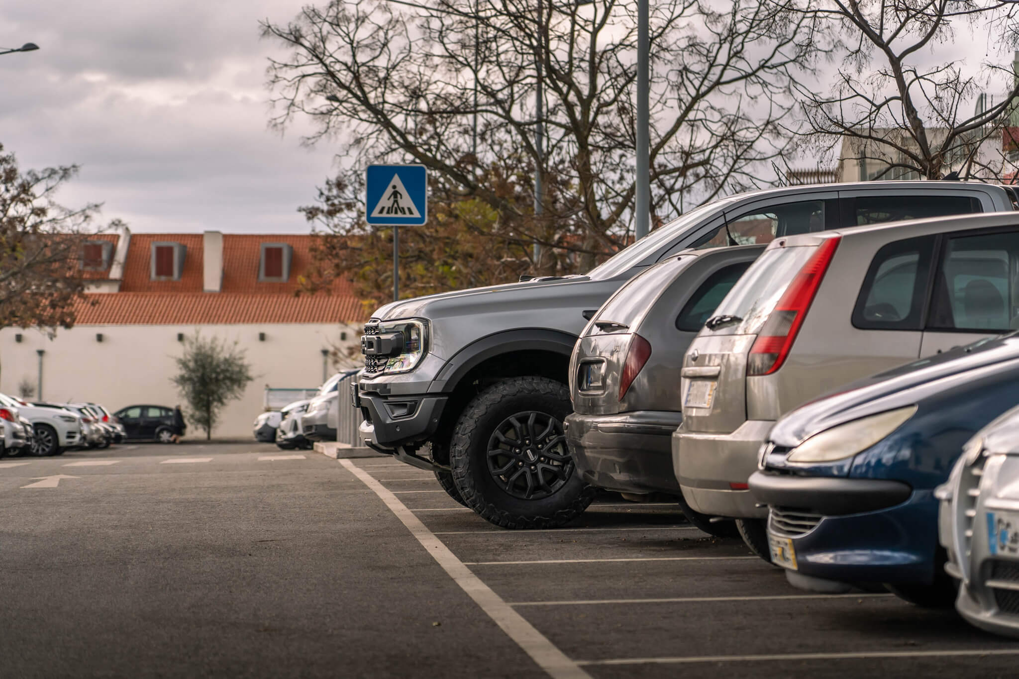 Ford Ranger Raptor estacionamento