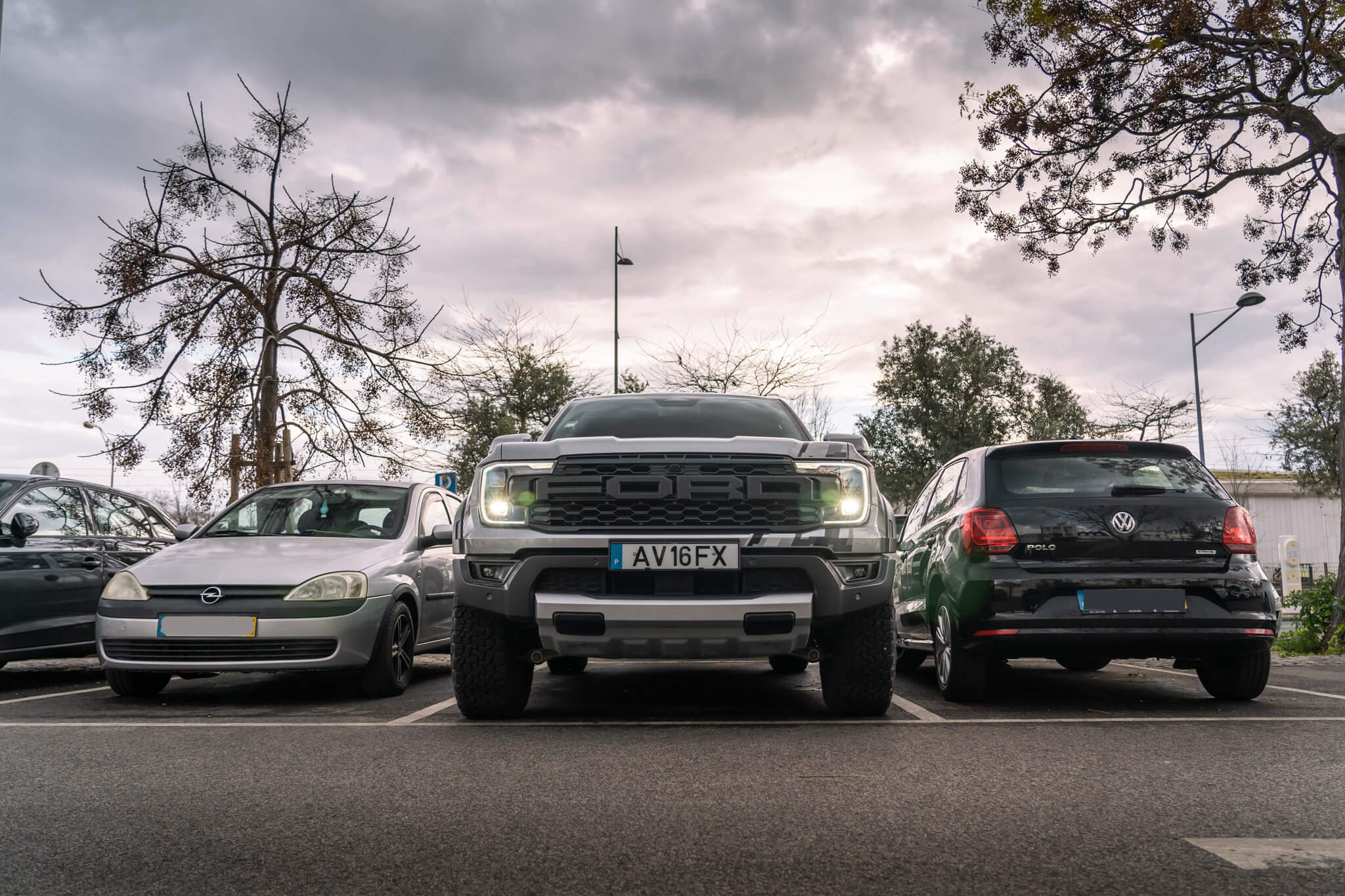 Ford Ranger Raptor estacionamento