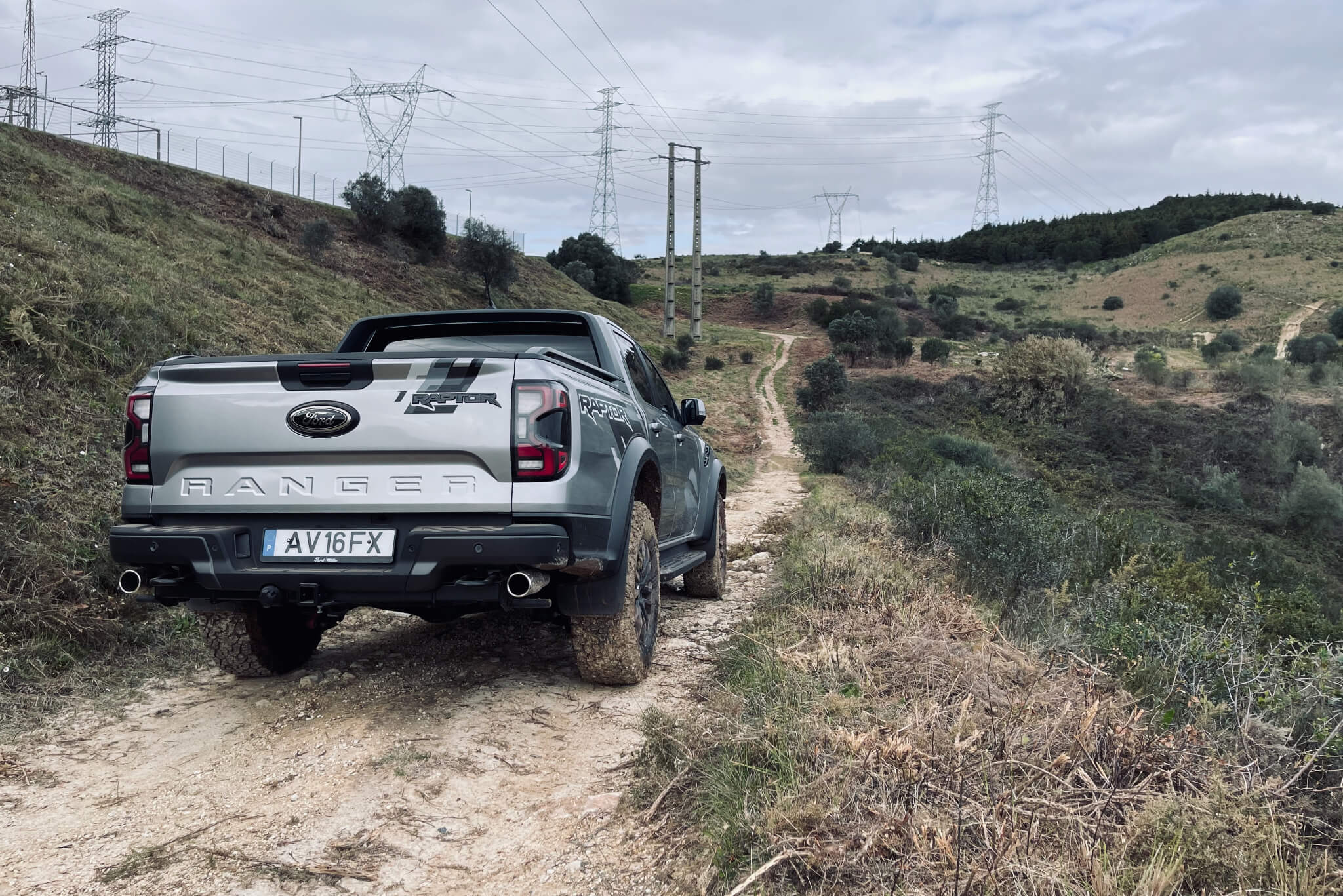 Ford Ranger Raptor fora estrada