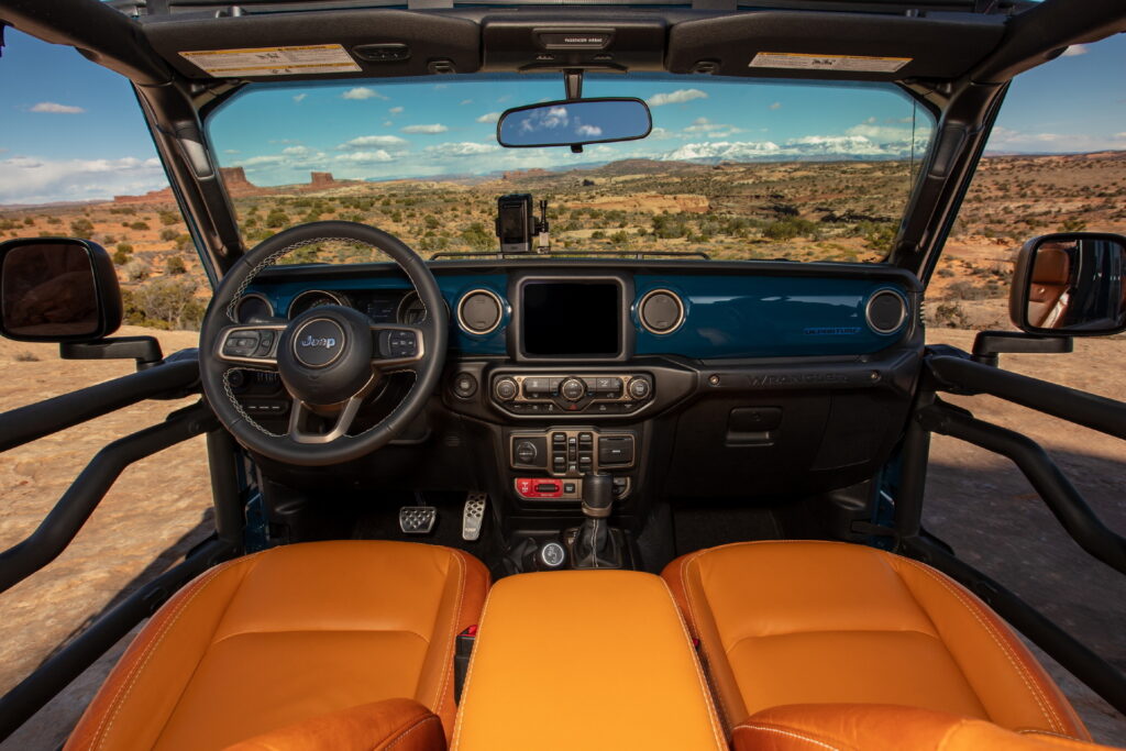 Jeep Wrangler Rubicon 4xe Departure interior