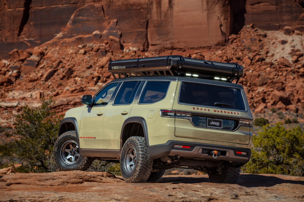Jeep Grand Wagoneer Overland Concept traseira