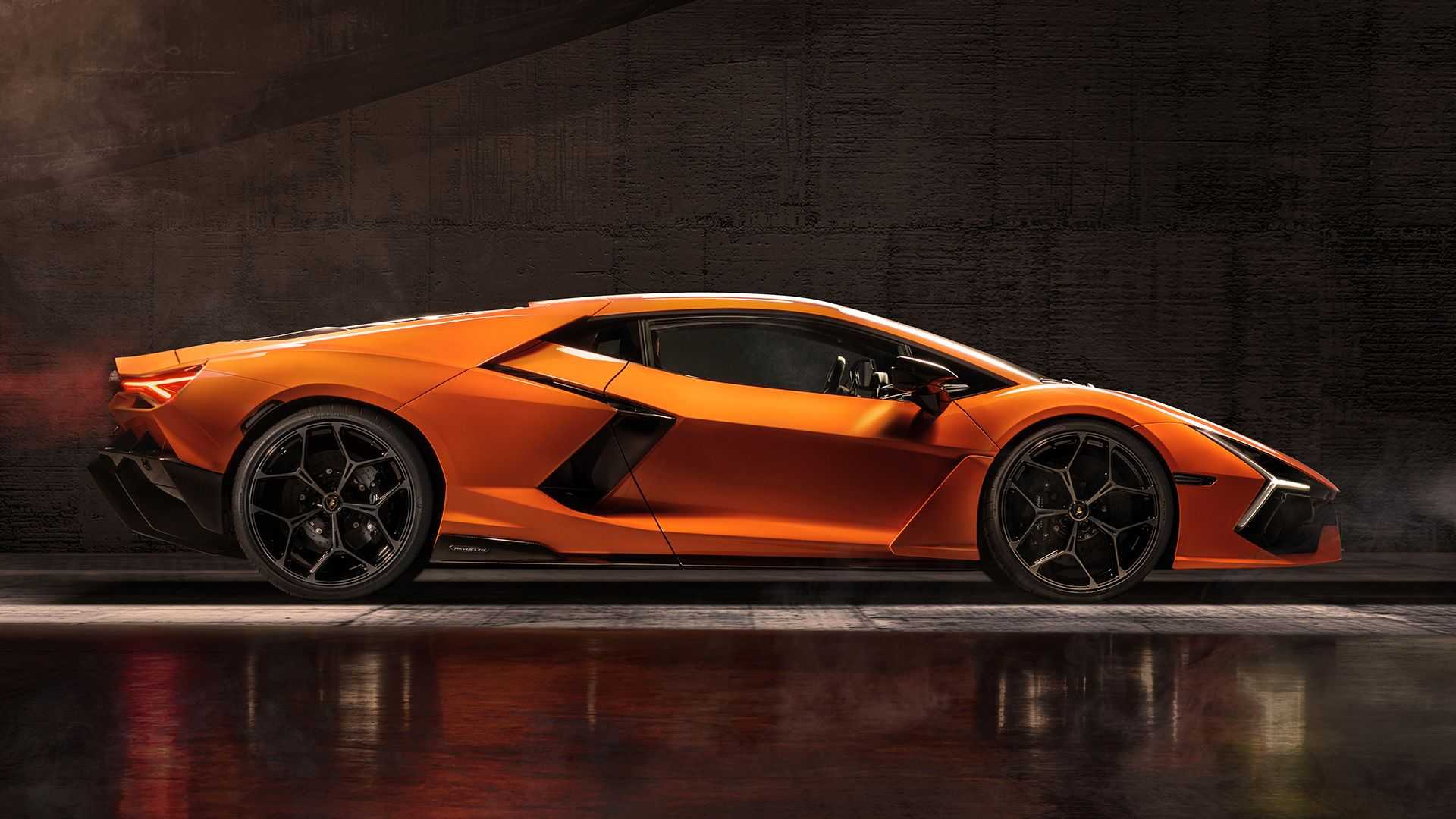 Lamborghini Revuelto perfil