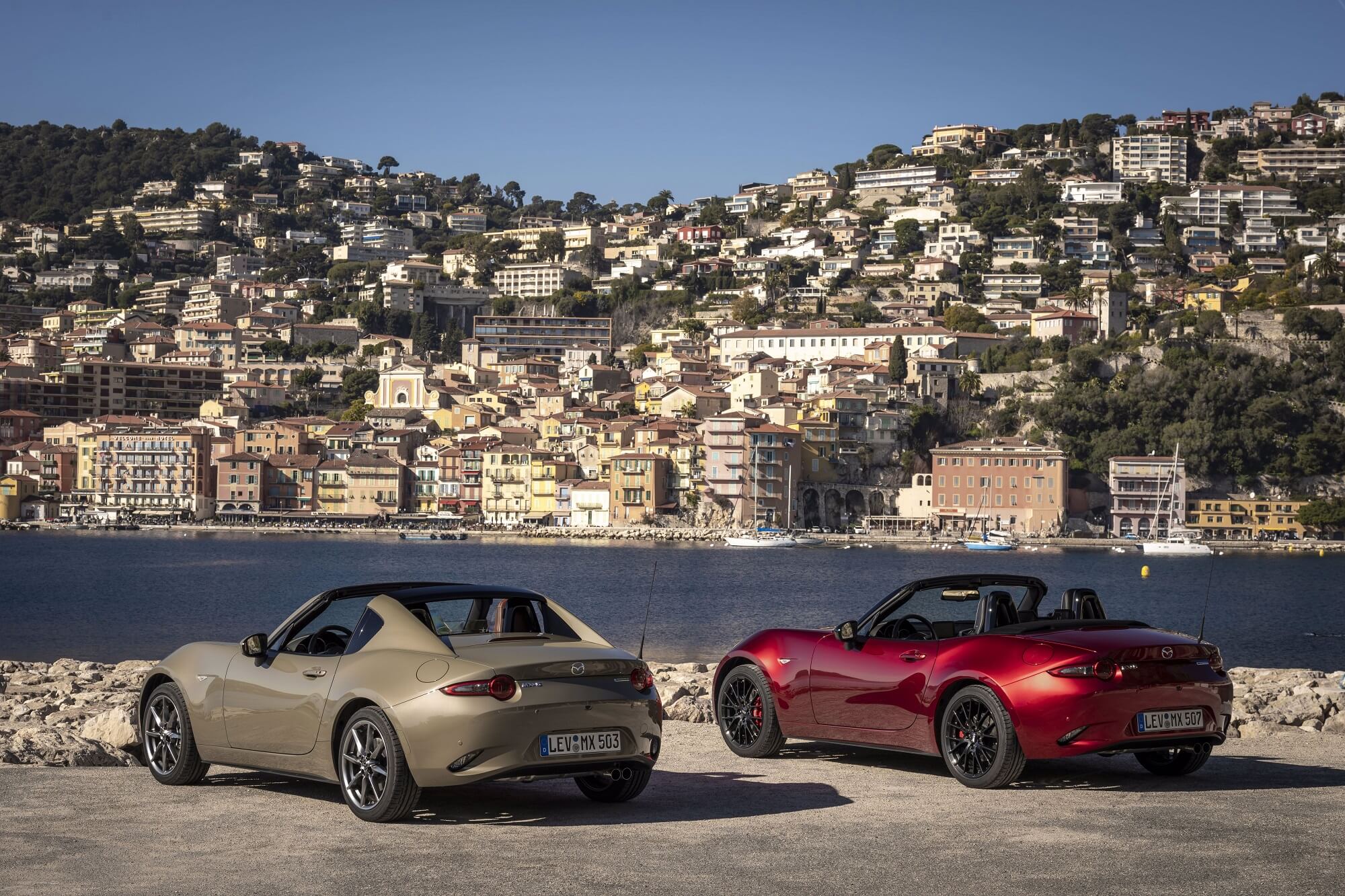 Mazda MX-5 vista traseira 3/4