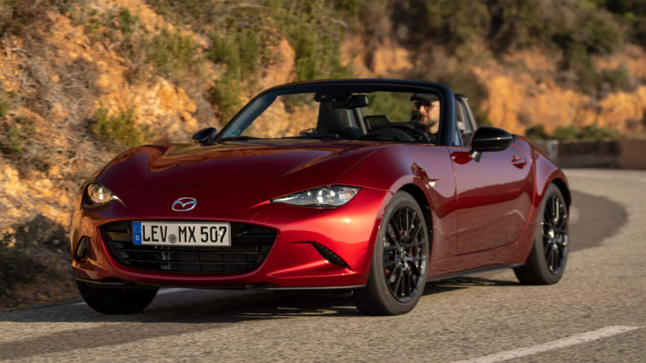 Mazda MX-5 ganha novas cores, equipamento e duas novas edições especiais