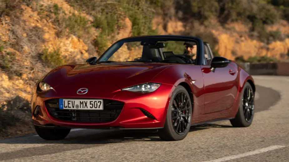 Mazda MX-5 ganha novas cores, equipamento e duas novas edições especiais