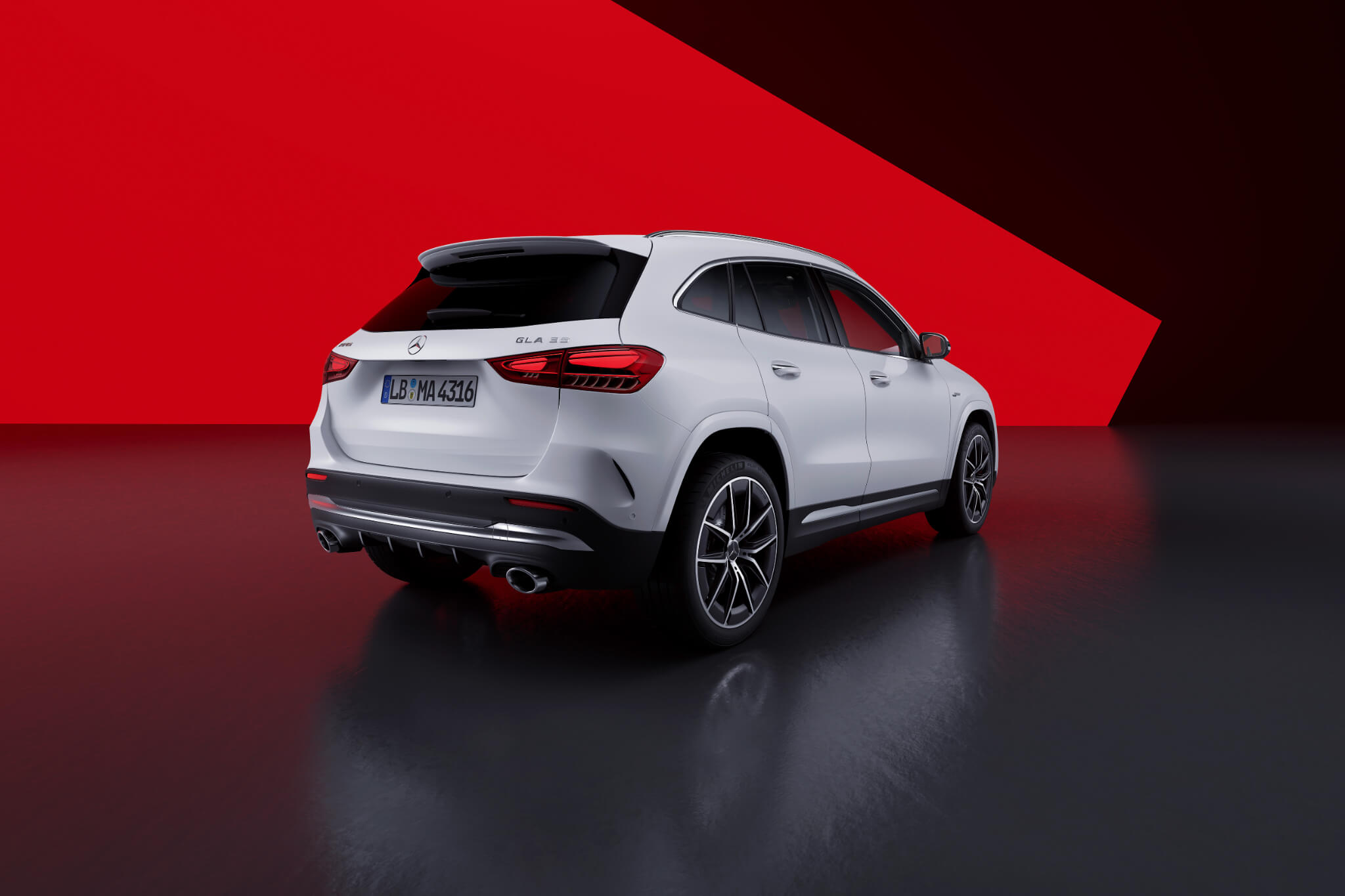 Mercedes-AMG GLA vista traseira