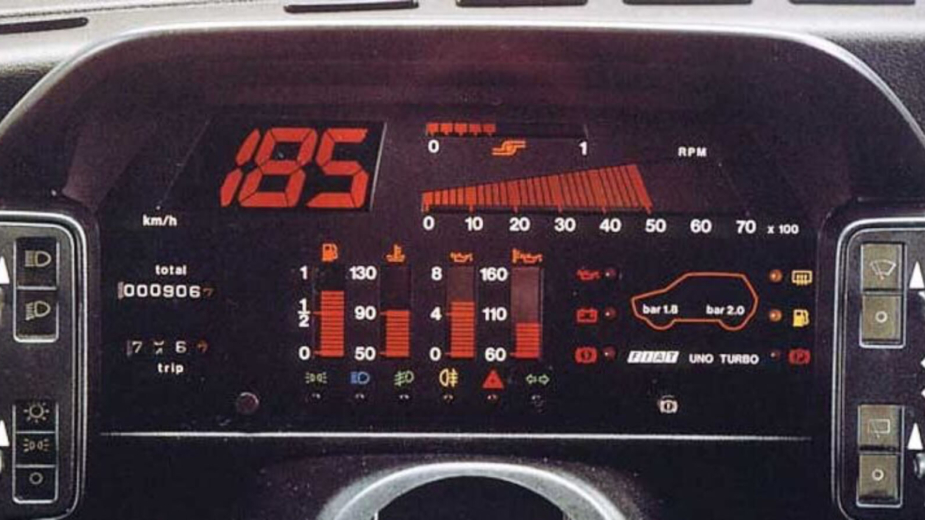 Em 1985 o Fiat Uno já tinha um quadrante digital