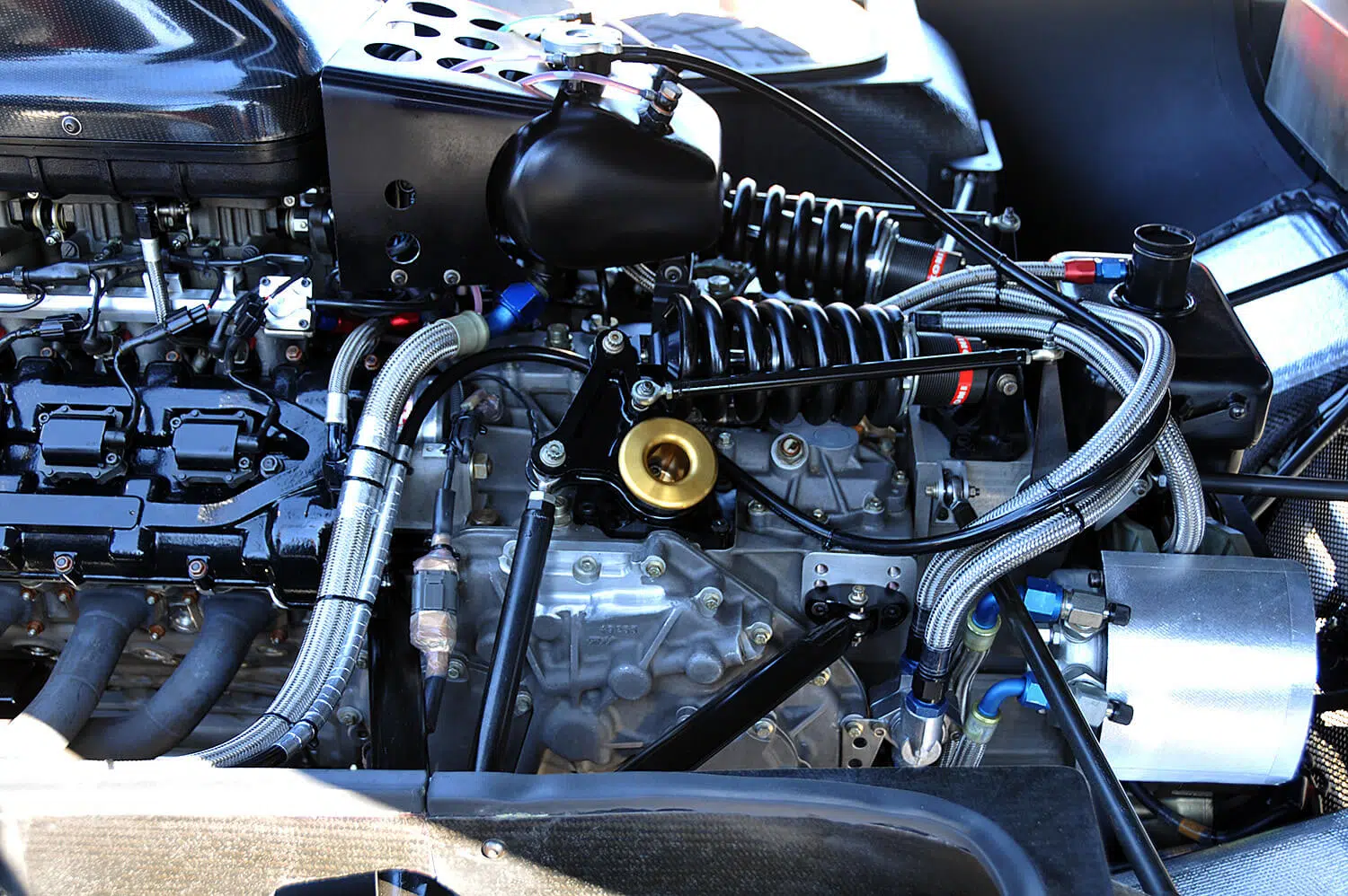 Vista parcial do motor V10