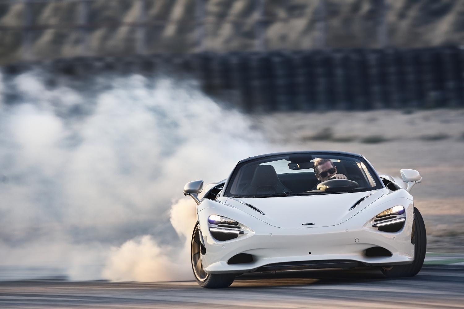 McLaren 750S Spider drift, frente