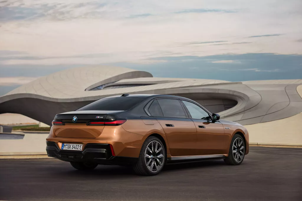 BMW i7 M70 xDrive traseira