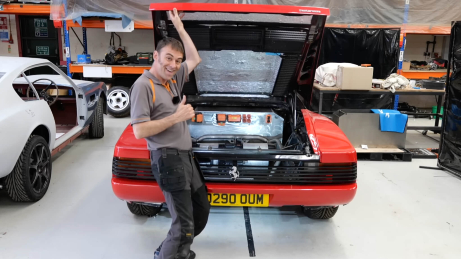 Mamma Mia! Este Ferrari Testarossa tem o motor elétrico de um Tesla