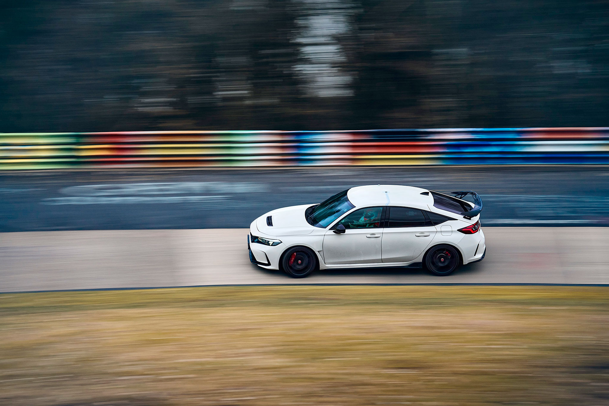 Honda Civic Type R lateral em pista