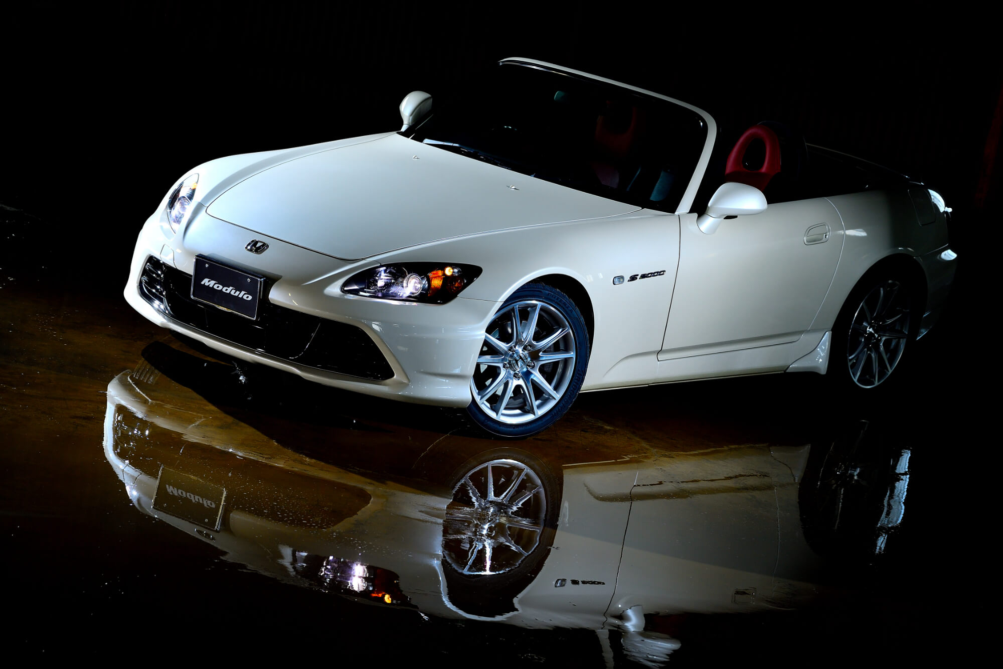 Honda S2000 3/4 frente escuro com reflexo