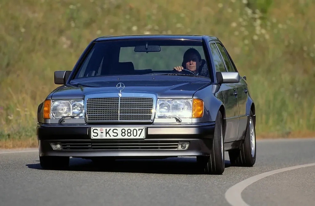 Mercedes 500 E W124 frente