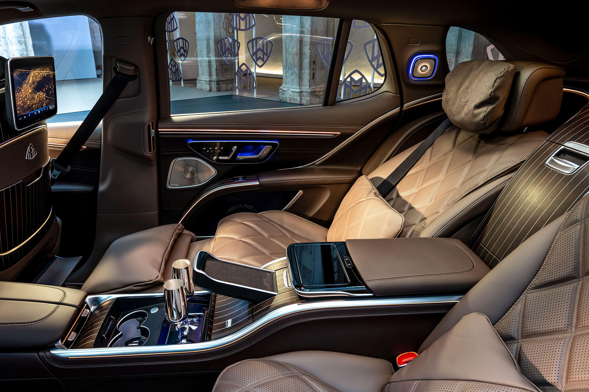 Mercedes-Maybach EQS 680 SUV interior