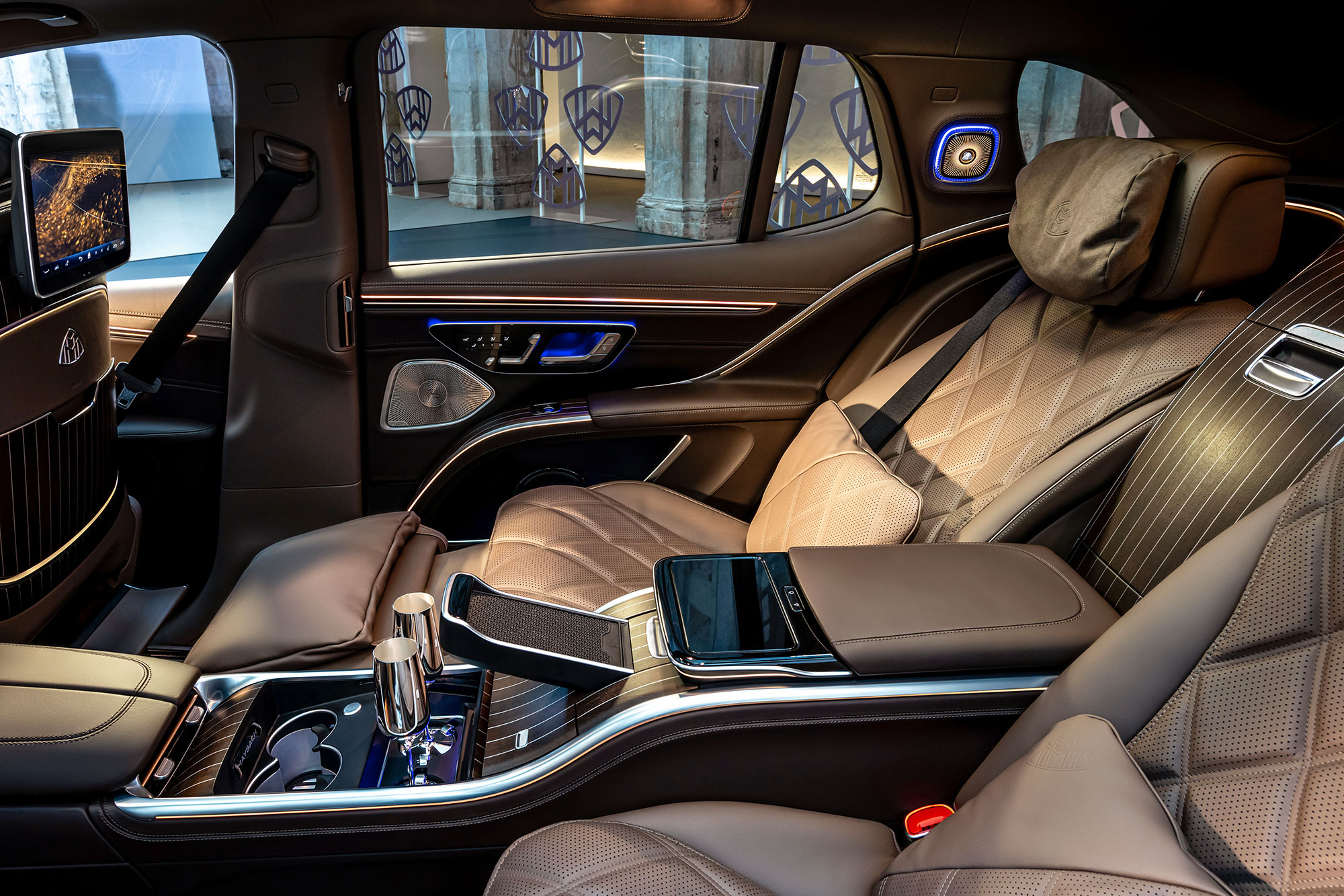 Mercedes-Maybach EQS SUV interior