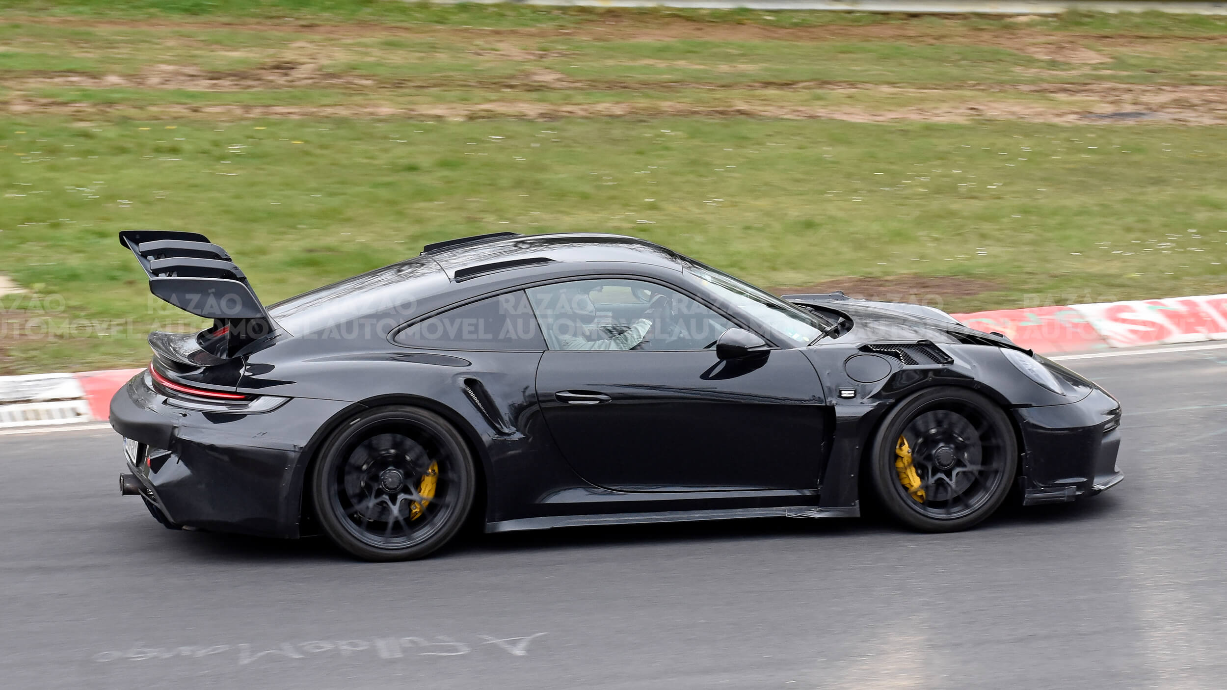 Porsche 911 GT2 RS perfil