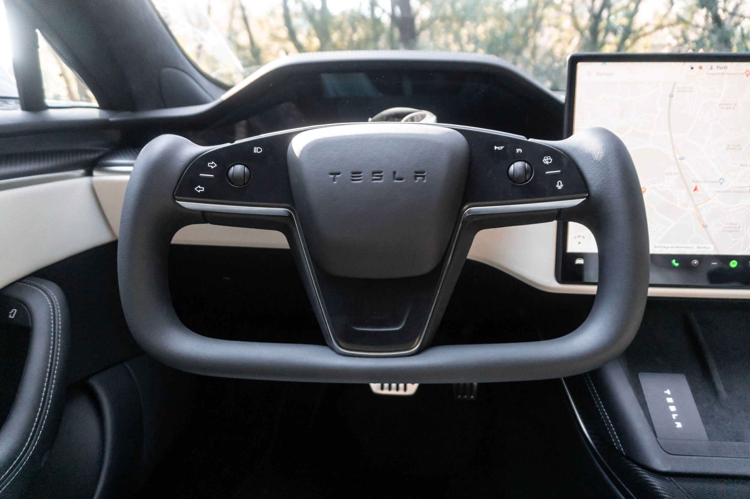Tesla Model S Plaid volante yoke