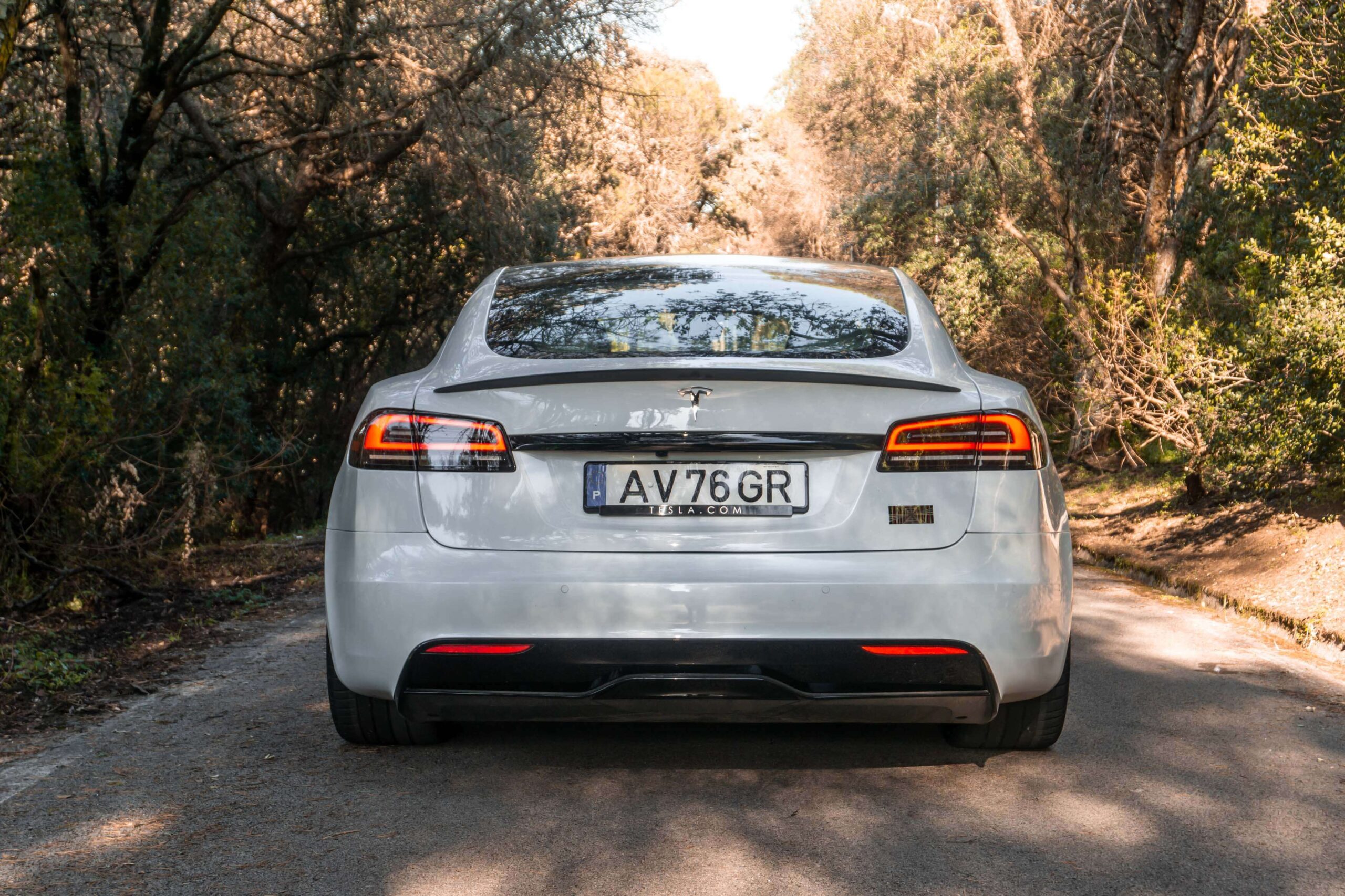 Tesla Model S Plaid traseira