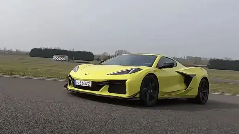 Chevrolet Corvette Z06 em ação no circuito de Magny-Cours Club