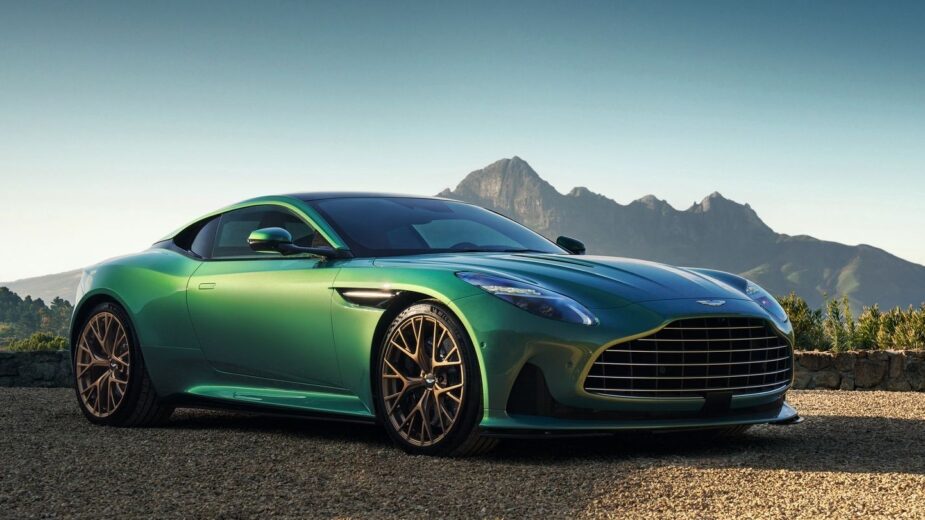 Aston Martin DB12 frente 3/4