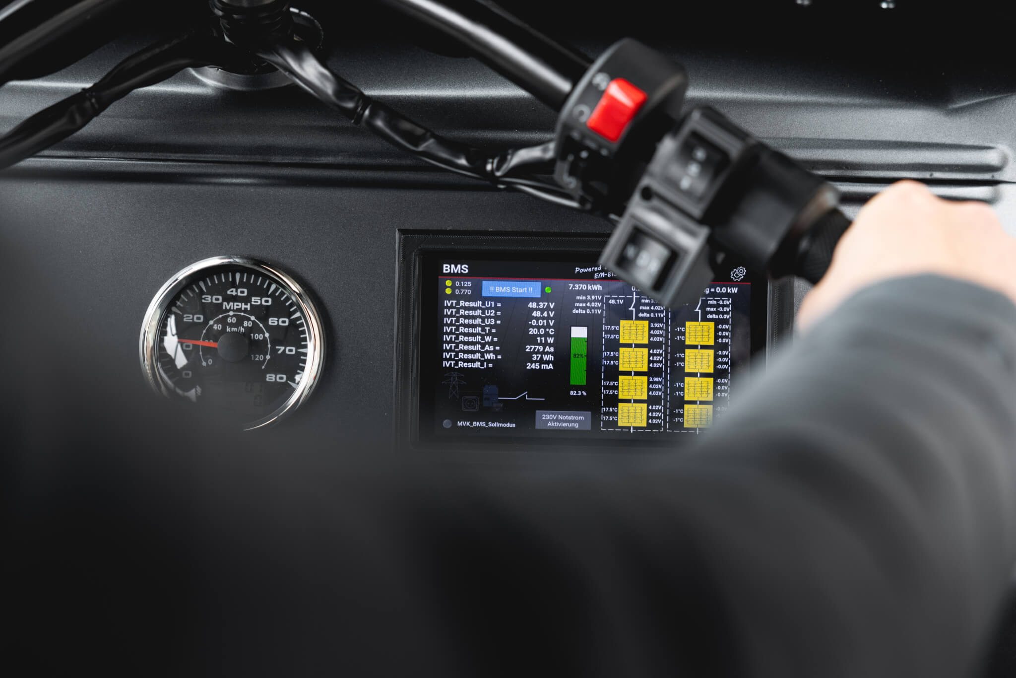 Audi E-Rickshaw - monitor do sistema