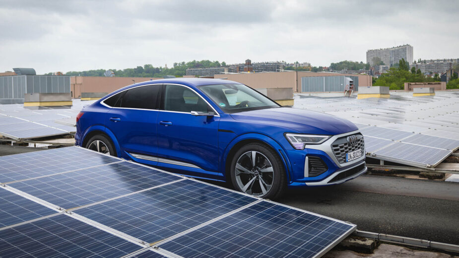 Audi SQ8 Sportback - painéis fotovoltaicos no teto da fábrica
