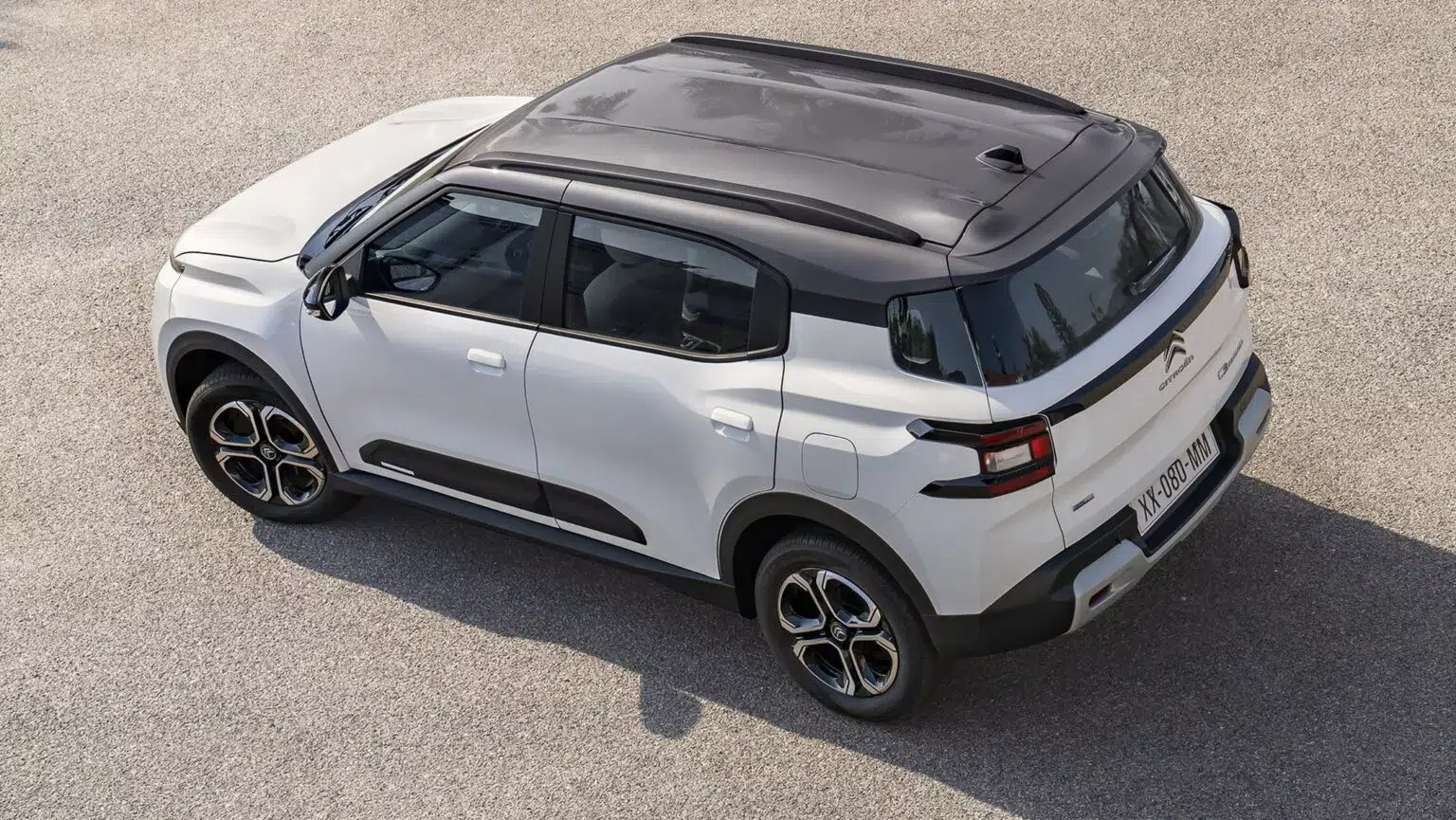 Citroën C3 Aircross de traseira e visto de cima