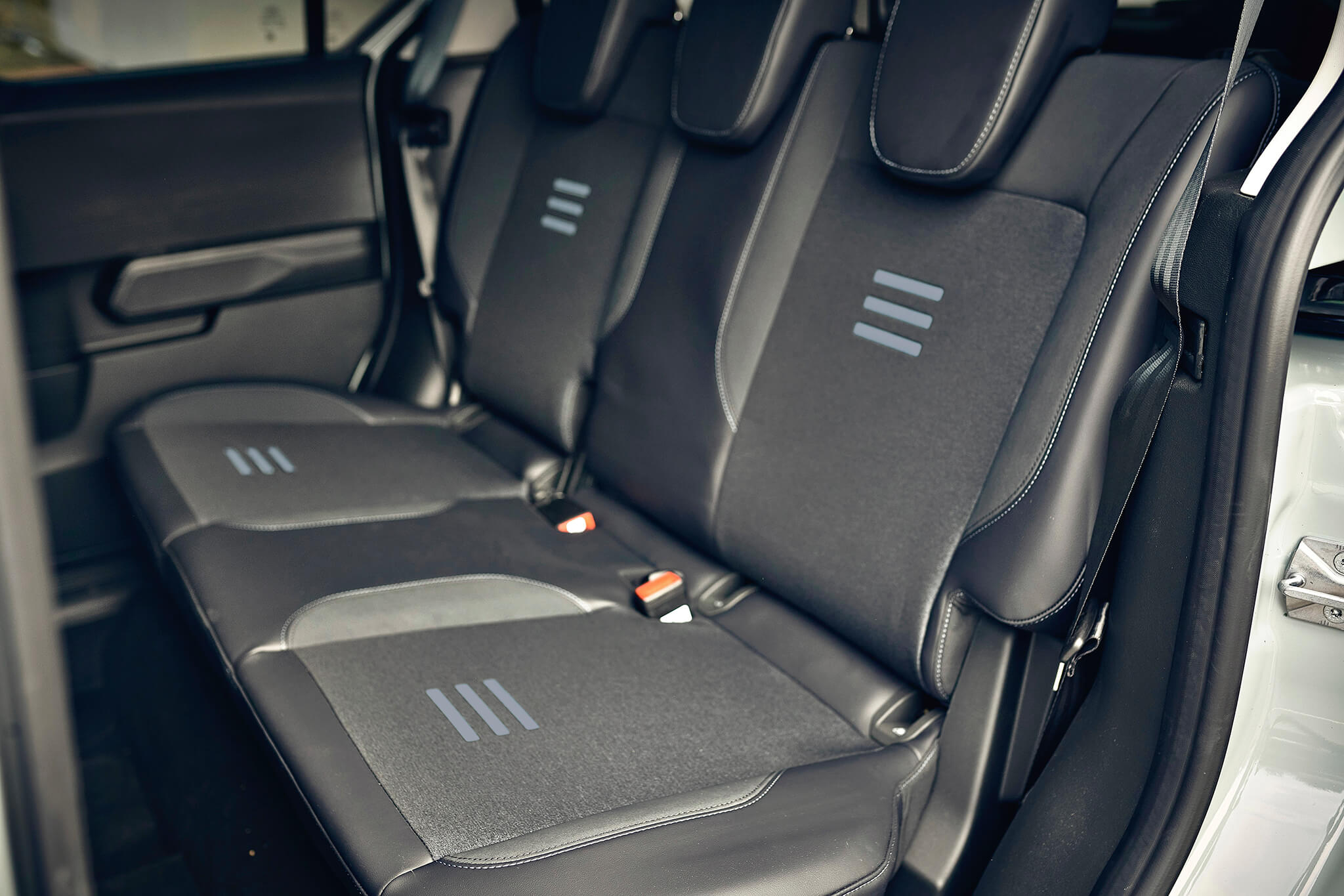 Ford E-Tourneo Courier Active - assentos traseiros