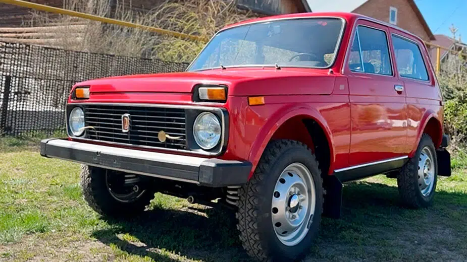 Lada Niva frente