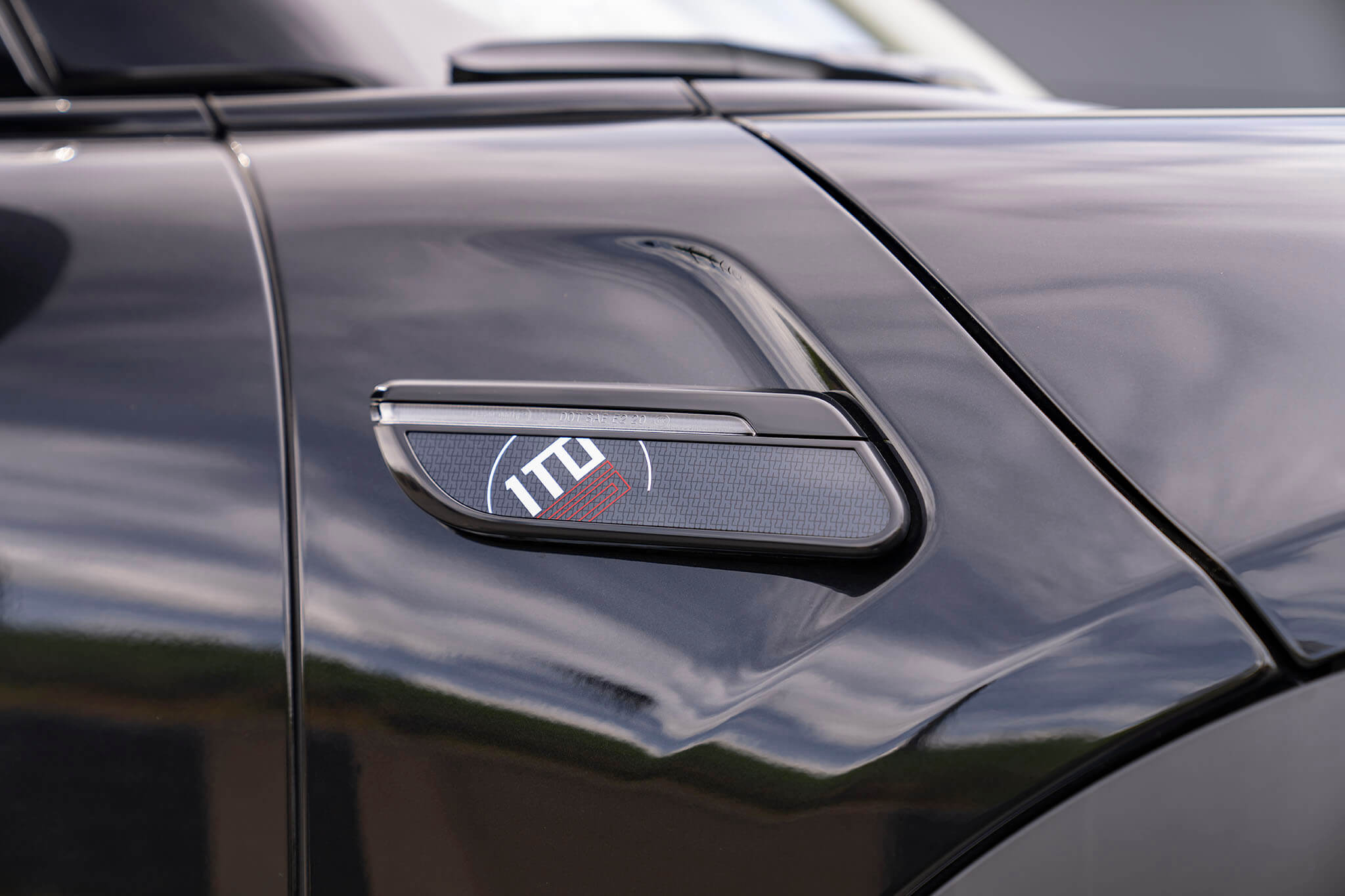 MINI John Cooper Works 1to6 Edition - logo lateral